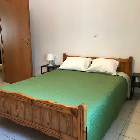 Athinas Hriszí Aktí Haniá
